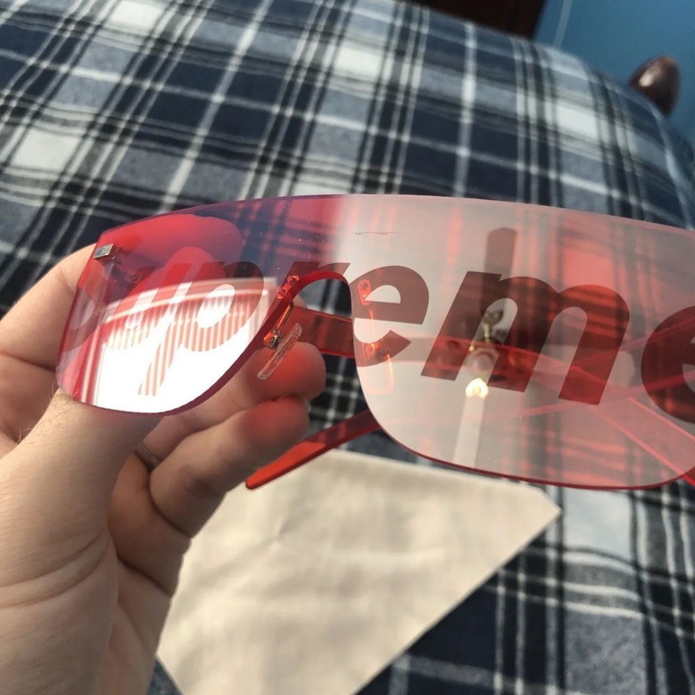 Supreme - Picture 6 of 11